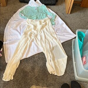 Kona Sol white tie front poncho pants with mint green top